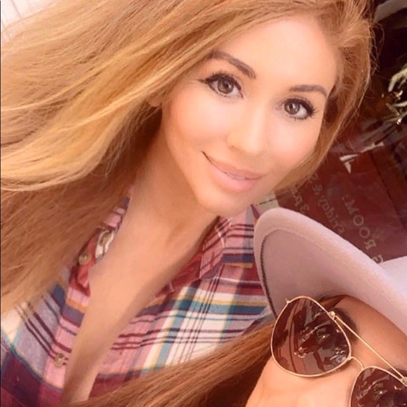 Meet your Posher, Alison - Picture 2 of 2